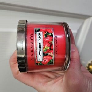 2/$25 SALE 🦄 NWT Rare Strawberry Patch Single Wick Candle
